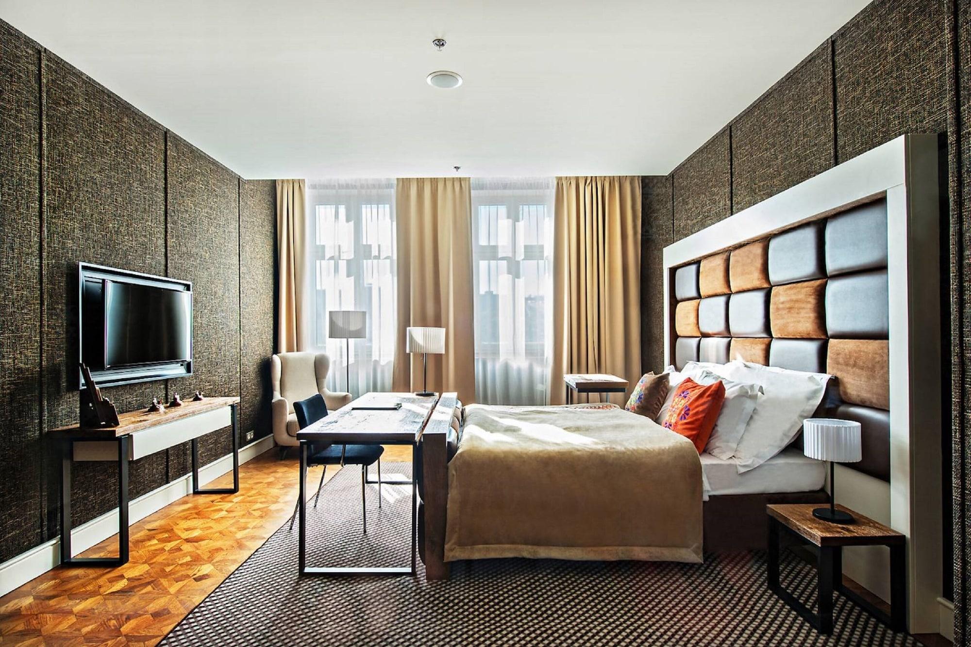 Hotel Bristol Tradition And Luxury Rzeszow Luaran gambar A room at the hotel