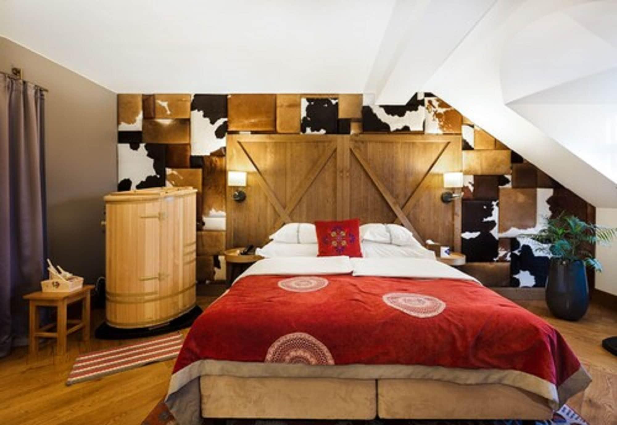 Hotel Bristol Tradition And Luxury Rzeszow Luaran gambar A room at the Hotel de Charme