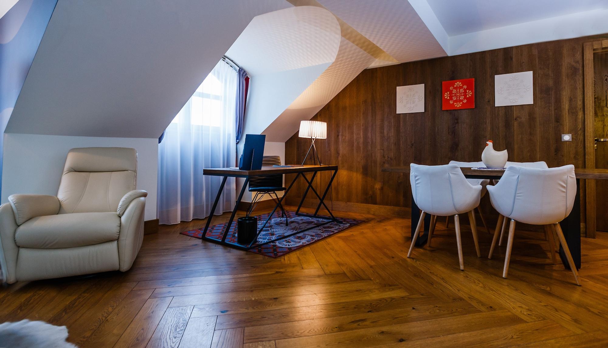 Hotel Bristol Tradition And Luxury Rzeszow Luaran gambar Interior of a typical apartment