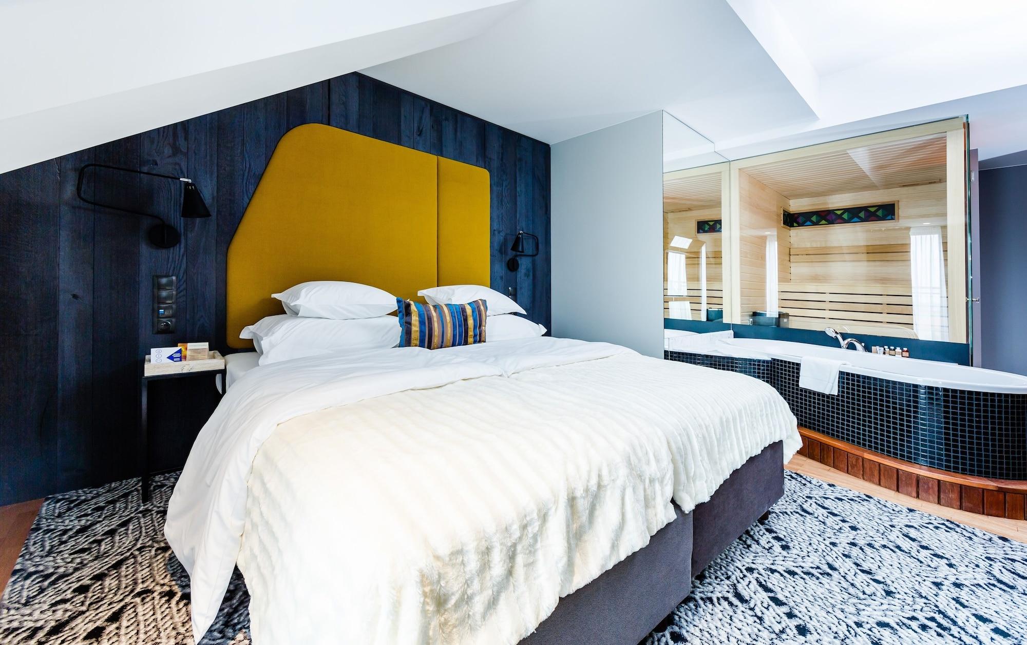Hotel Bristol Tradition And Luxury Rzeszow Luaran gambar A bedroom at the hotel