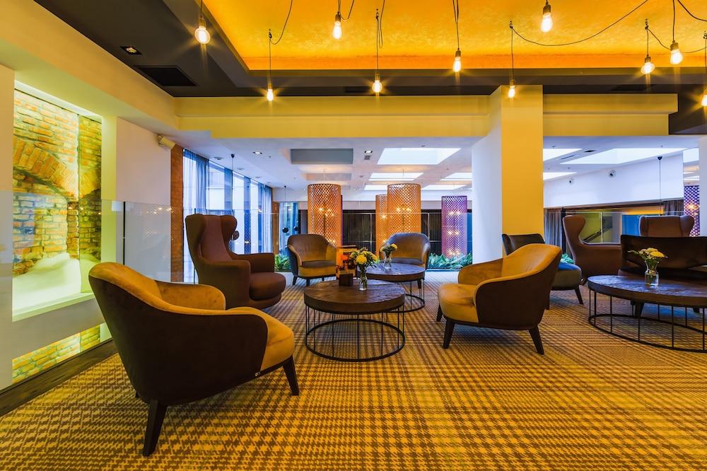 Hotel Bristol Tradition And Luxury Rzeszow Luaran gambar The lobby of the hotel