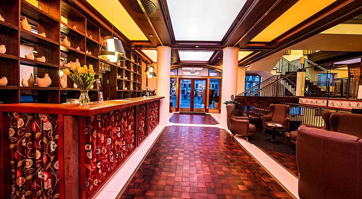 Hotel Bristol Tradition And Luxury Rzeszow Luaran gambar The lobby of the hotel