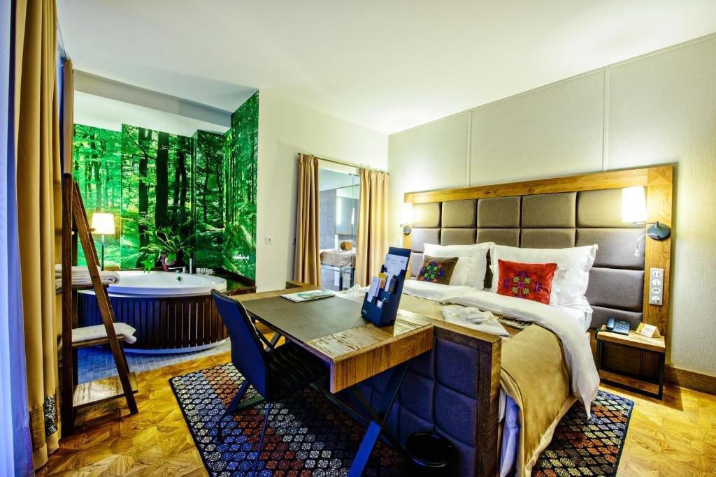 Hotel Bristol Tradition And Luxury Rzeszow Luaran gambar A room at the hotel