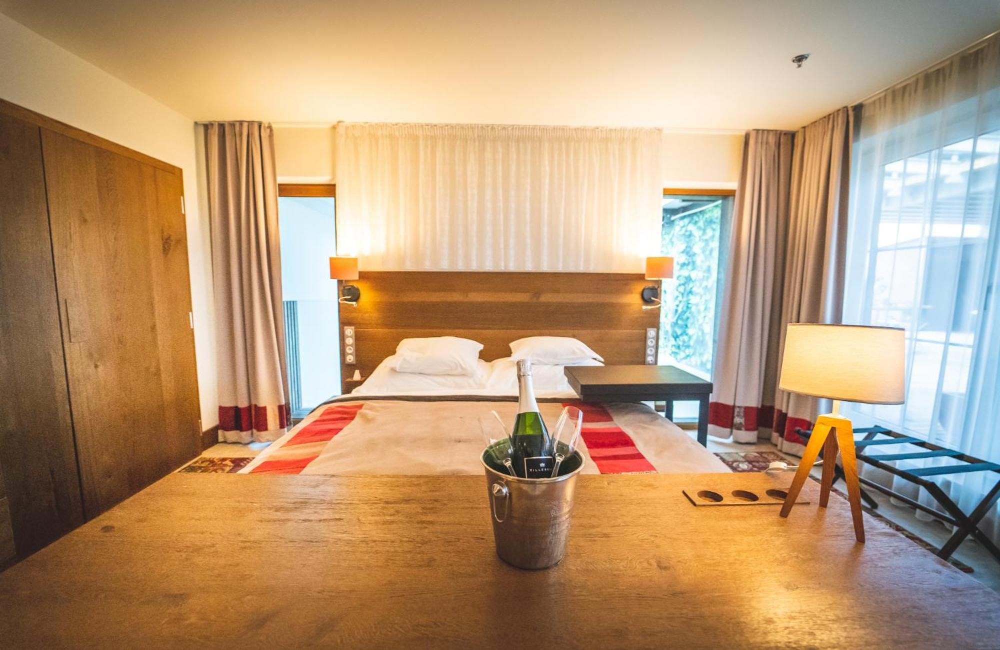 Hotel Bristol Tradition And Luxury Rzeszow Luaran gambar A room at the hotel