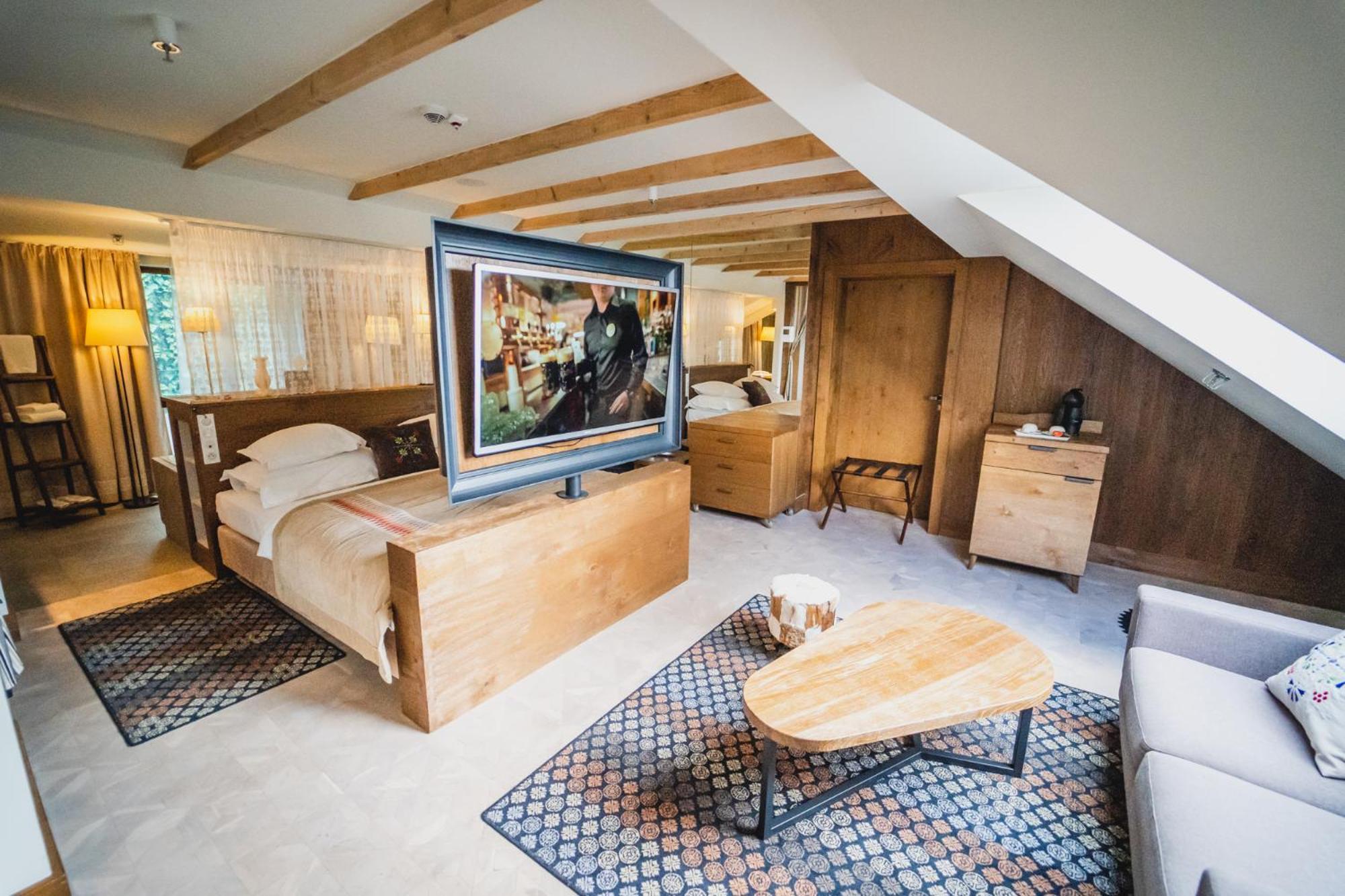 Hotel Bristol Tradition And Luxury Rzeszow Luaran gambar A room at the hotel